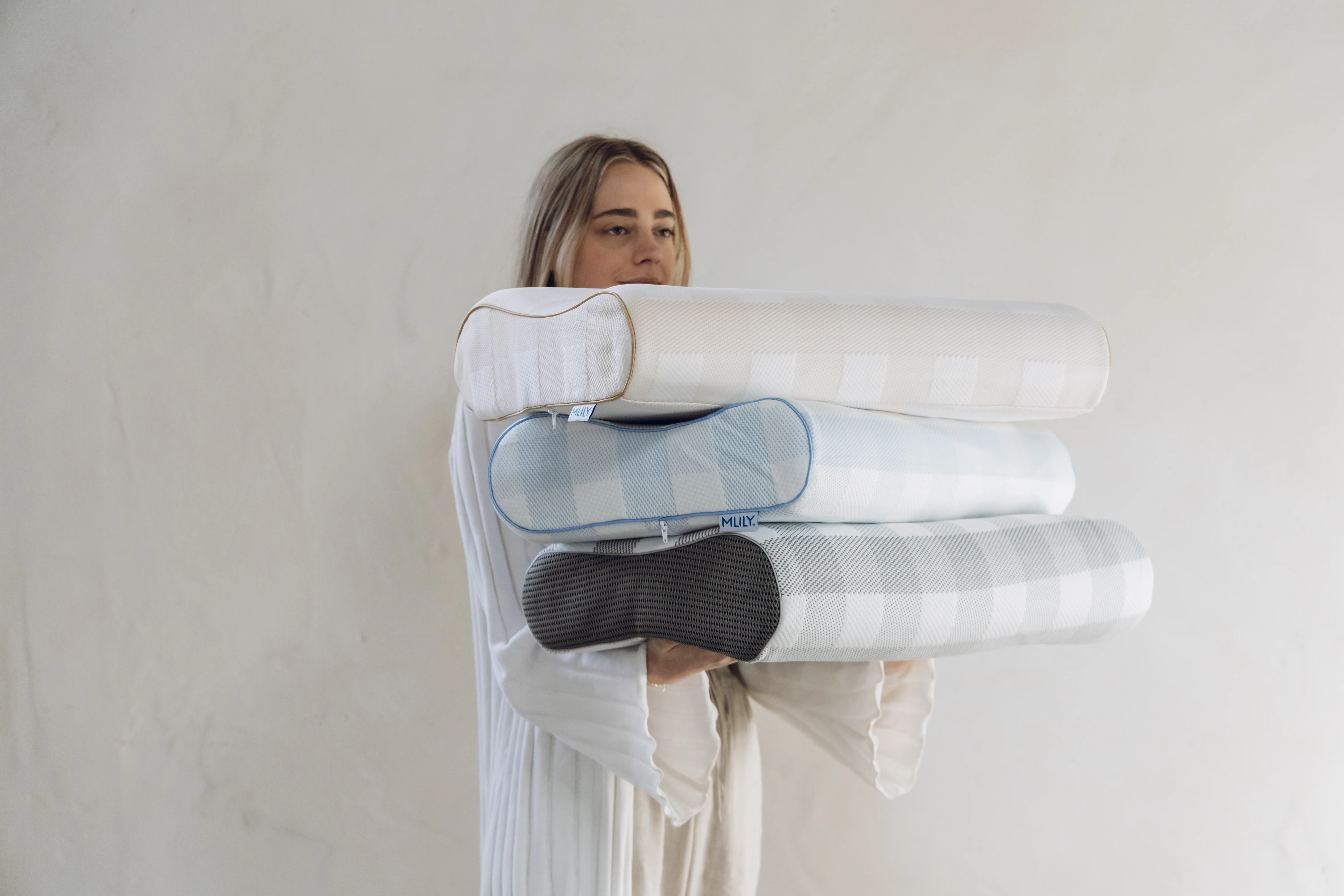Sanctuary Bamboo Charcoal Pillow Contour - Image 5
