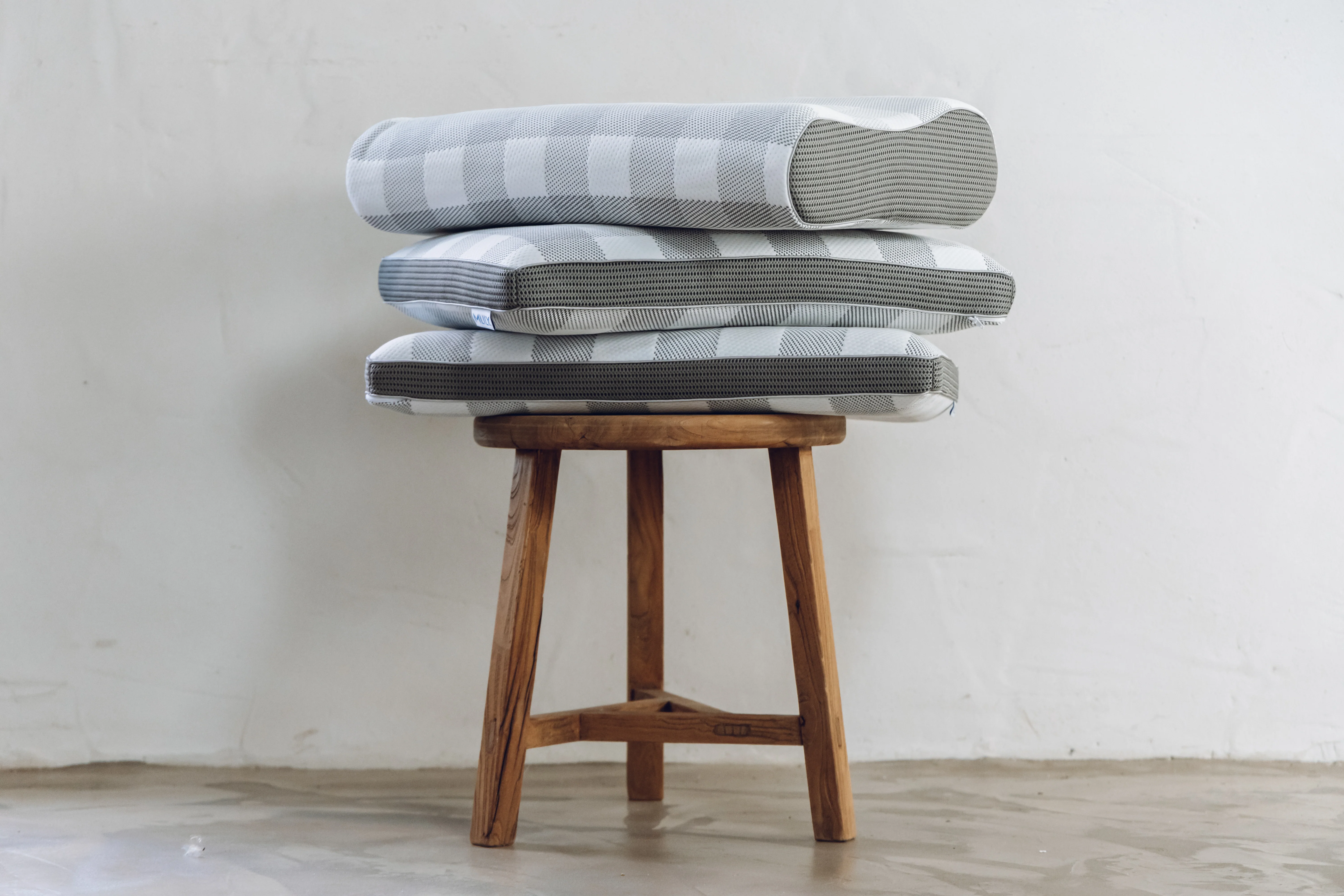 Sanctuary Bamboo Charcoal Pillow Low - Image 3