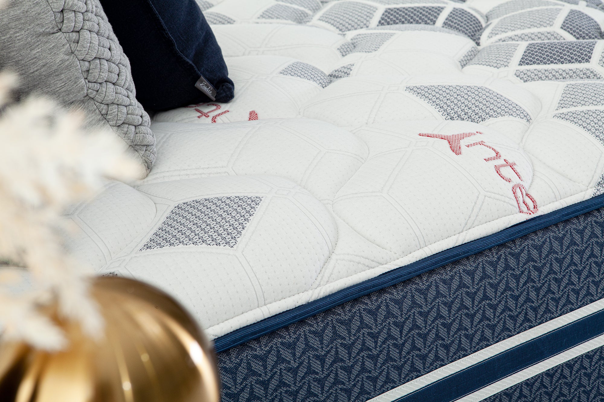 Sports Performance Resolve Mattress & Delta Wave Adjustable Base - Queen Bundle Deal - Image 5